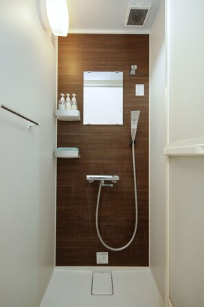 Hårføner og håndklær