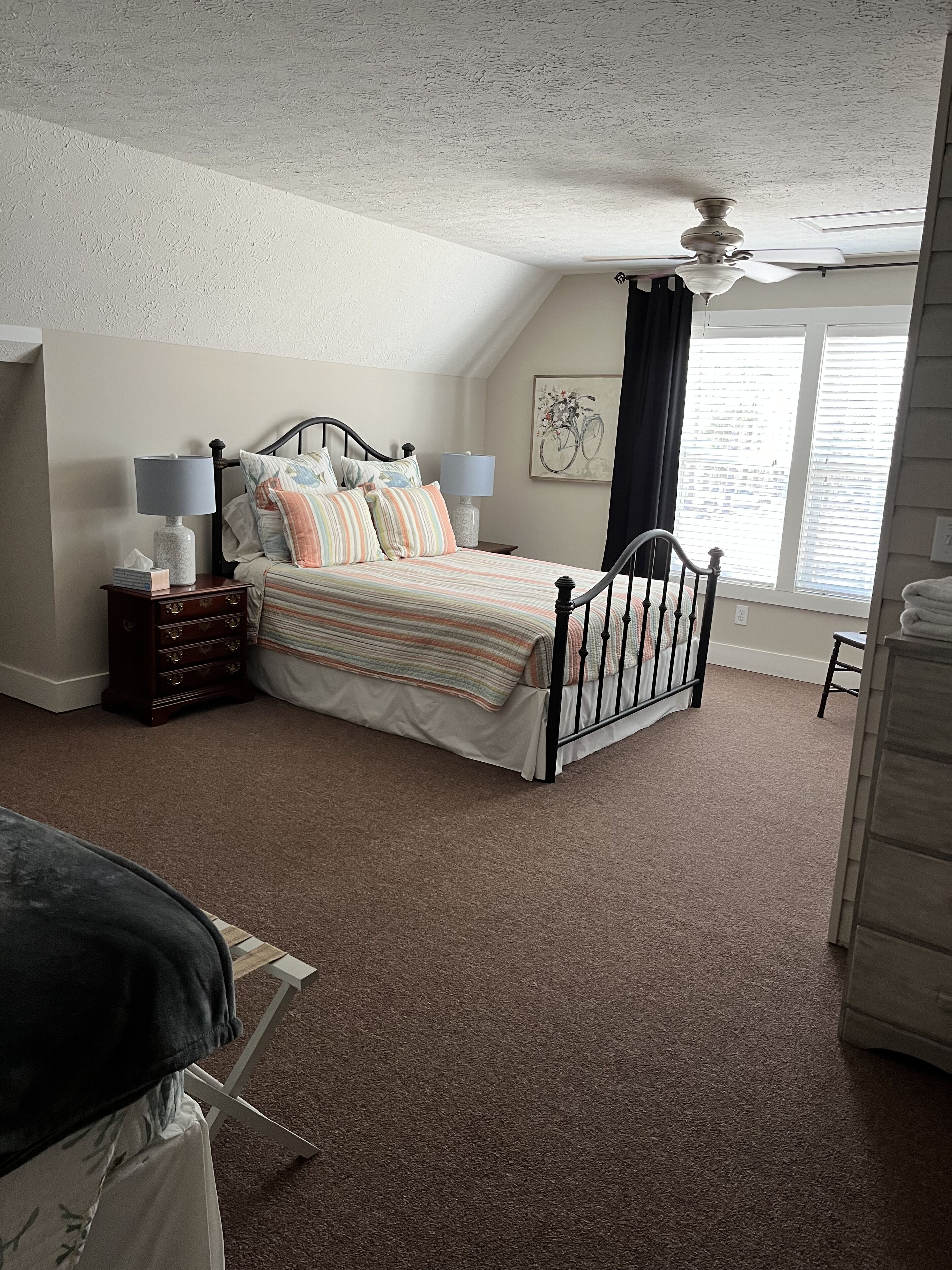 Bedroom 4
Queen + 2 twins