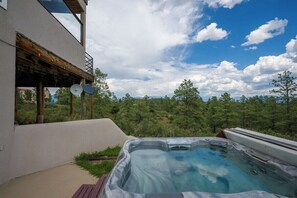 Outdoor spa tub - Remodeled, Hot Tub, Amazing Views, Great Location (Pagosa Springs)
