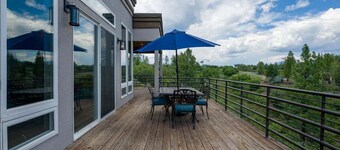 Remodeled, Hot Tub, Amazing Views, Great Location
