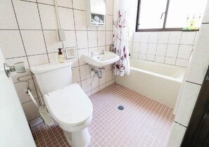 Hair dryer, towels - 2BR Apt201 American VillageBeach 1min by car / Nakagami-gun Okinawa (Nakagami-gun)