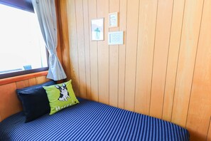 1 chambre, bureau, fer et planche à repasser, accès au Wi-Fi (inclus)