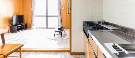 Fridge, microwave, stovetop, cookware/dishes/utensils