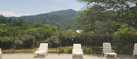 Utendørsbasseng og et oppvarmet basseng