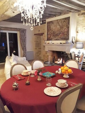 Free daily continental breakfast - Le Verger - Le Plessis (Colombiers)