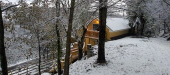 Remodeled Vacation Home in the Mountains - Upstairs Balconies, Patios &...