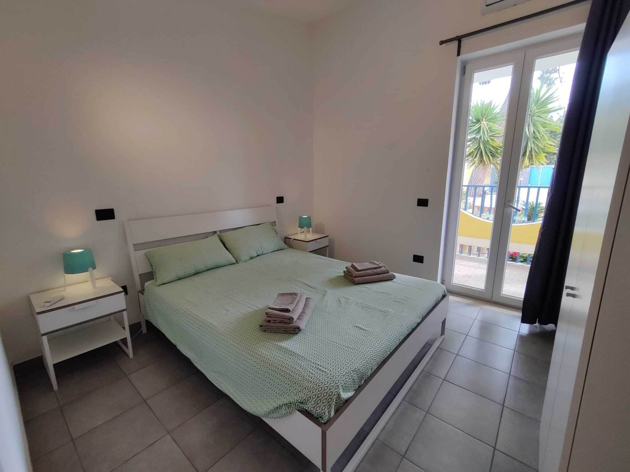 5 chambres, fer et planche à repasser, Wi-Fi, draps fournis