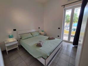 5 slaapkamers, een strijkplank/strijkijzer, wifi, beddengoed