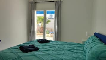 5 bedrooms, iron/ironing board, WiFi, bed sheets