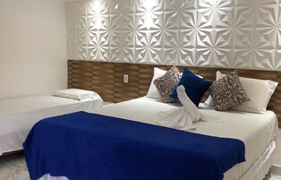 Quarto triplo standard | Frigobar, Wi-Fi de cortesia