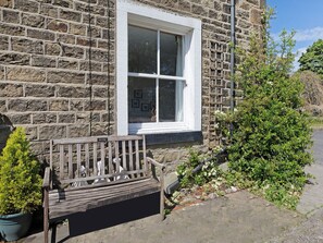 Property grounds - An immaculately presented, 2 bedroom property with river views. (Gargrave)