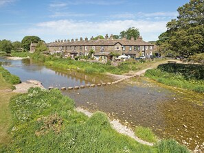 Exterior - An immaculately presented, 2 bedroom property with river views. (Gargrave)