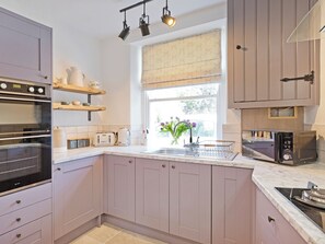 Ofen, Geschirrspüler, Gefrierschrank