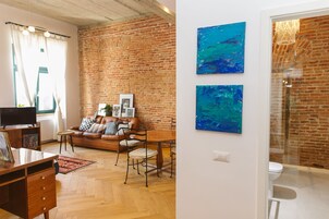 Apartamento design | Área de estar | TV LCD, Netflix, pisos aquecidos, serviços de streaming