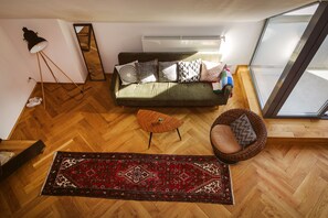 LCD-Fernseher, Netflix, Fußbodenheizung, Streaming-Dienste