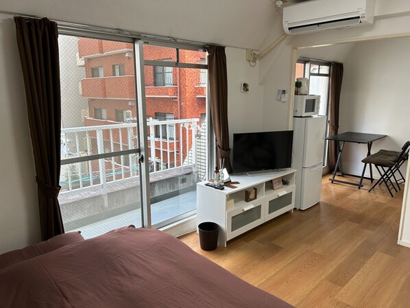 1 slaapkamer, een bureau, een strijkplank/strijkijzer, gratis wifi