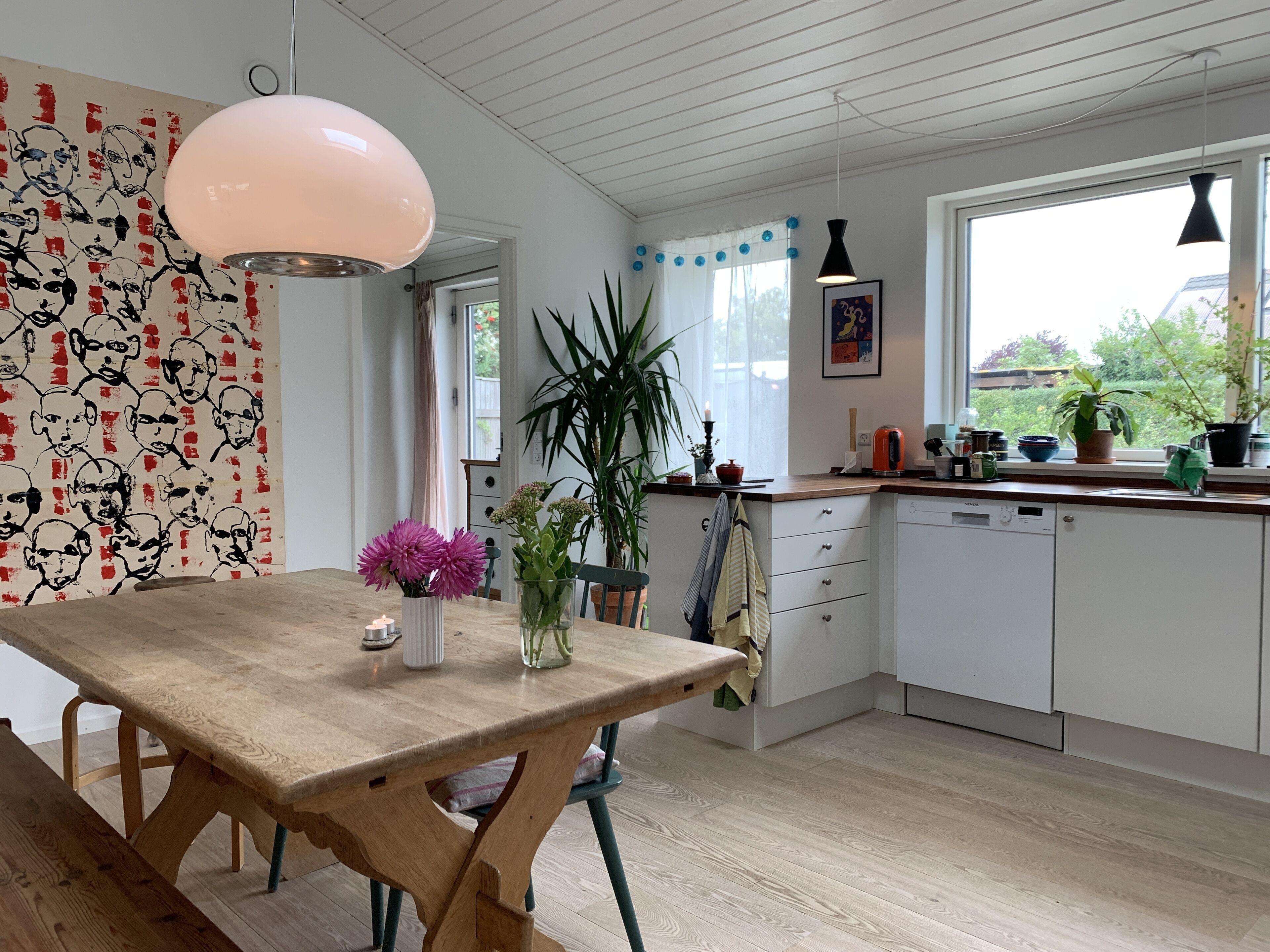 House | In-room dining