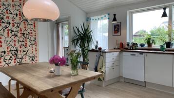 House | In-room dining