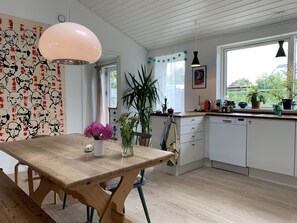 Ferienhaus | Essbereich im Zimmer