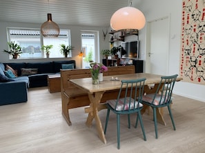 Maison | Repas dans la chambre