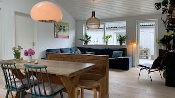 House | In-room dining