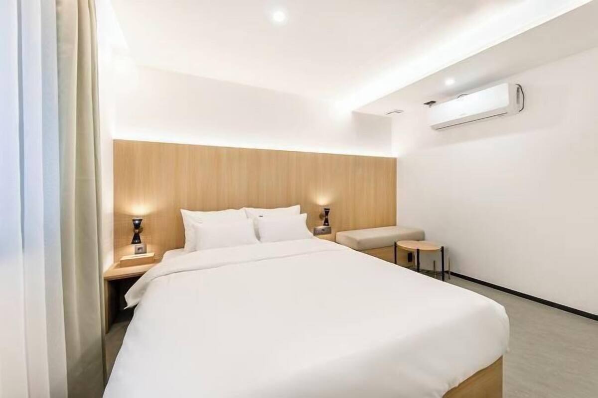 Premium bedding, down comforters, memory foam beds, desk