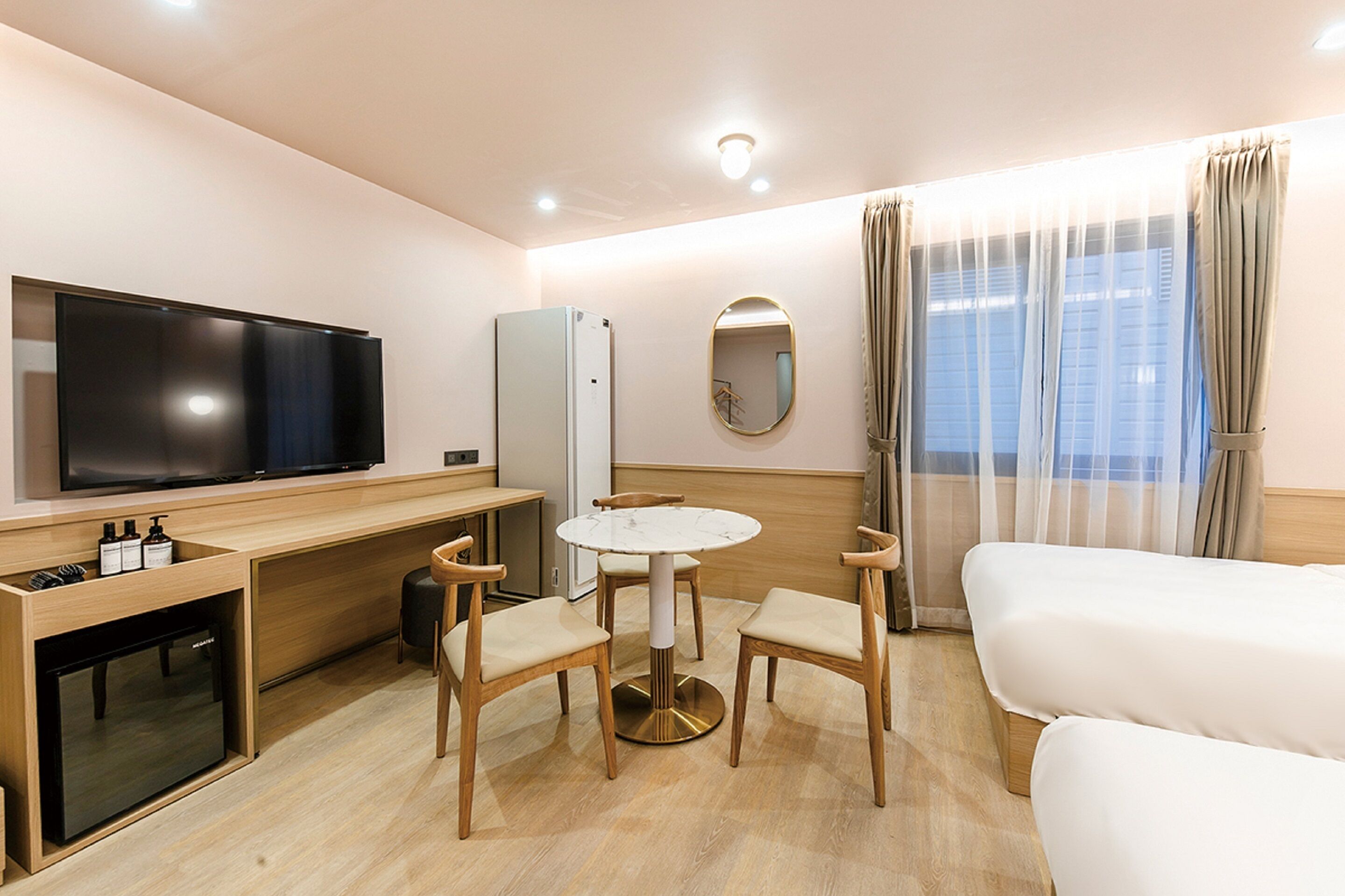 1 bedroom, premium bedding, down duvets, memory-foam beds