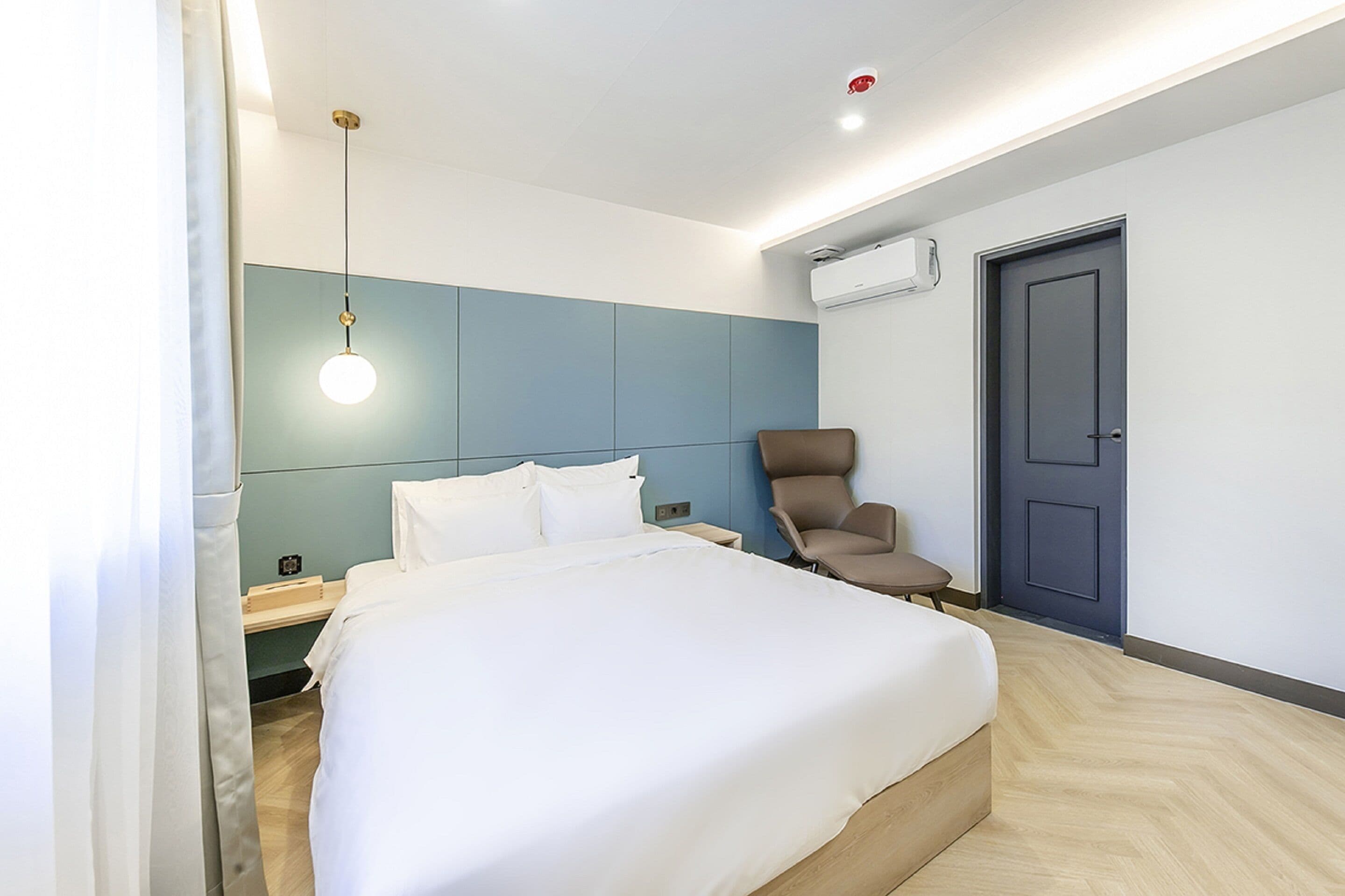 1 bedroom, premium bedding, down duvets, memory-foam beds