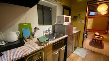 Fridge, microwave, stovetop, cookware/dishes/utensils