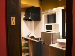 冰箱、微波炉、炉灶、厨具/餐具