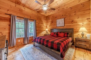 2 bedrooms, iron/ironing board, free WiFi, bed sheets - Hoo`s There Hideaway | 2BR 2BA | Hot Tub | Pool Table | Jetted Tub | Fire Pit (Sautee Nacoochee)