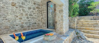 Villa Cubismo - with a pool for 18 guests, close to restaurants and cafes by MyWaycation