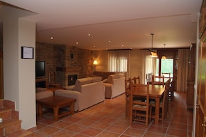 Traditional House, Multiple Bedrooms | Living area | 42-inch flat-screen TV with digital channels, TV, fireplace