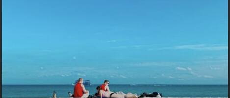 Una spiaggia nelle vicinanze