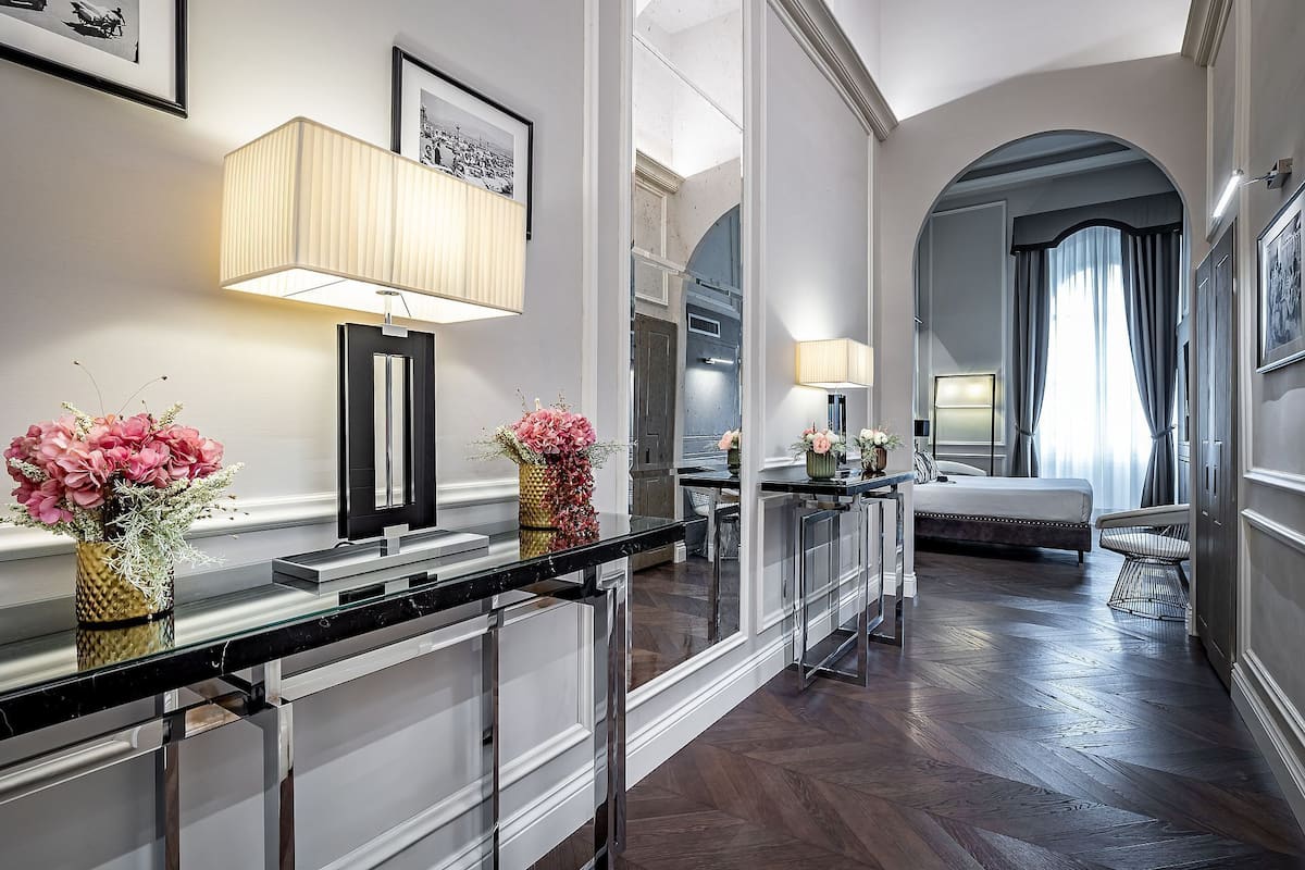 エクスクルーシブ スイート リバービュー | 高級寝具、ミニバー、セーフティボックス (室内)、防音設備