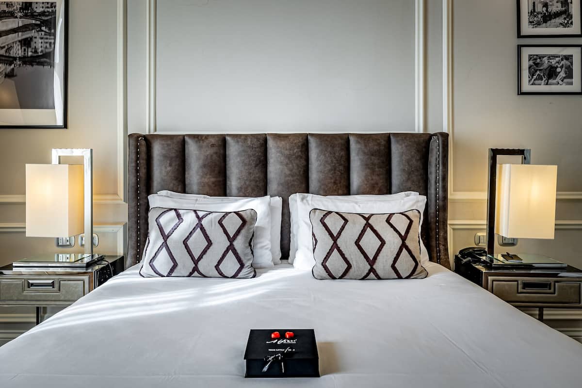 Deluxe Junior Suite (River view) | 1 bedroom, premium bedding, minibar, in-room safe