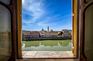 Deluxe Junior Suite (River view) | Vista città