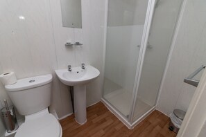 4 人部屋 シービュー | バスルーム | シャワー、タオル