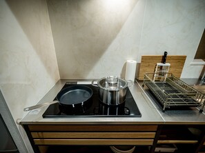 Fridge, microwave, stovetop, cookware/dishes/utensils