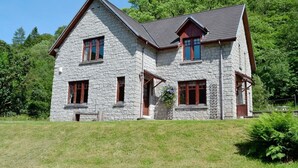 Cottage, Multiple Beds | Exterior - Stunning 4-bed Cottage S/C (Arrochar)