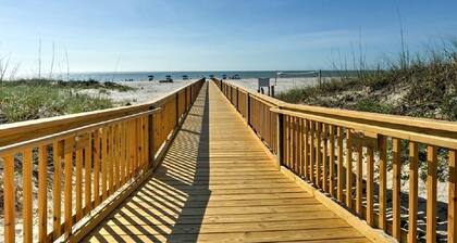 Front Row Location steps to Beach & Pool - 1st Floor - Oceanfront Resort - C129
