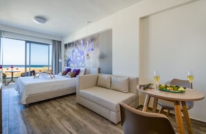 Kamar Triple Superior (Irida-Krino-Lavdano-Malotyra-Narkisso) | Seprai premium, bantalan ekstra lembut, dan brankas