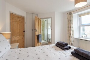 3 多间卧室、熨斗/熨衣板、WiFi、床单