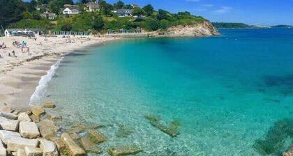 Bright Flat with Estuary Views & Parking, Falmouth