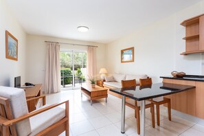 Appartement, 1 chambre | Salle de séjour | Télévision à écran plat