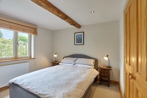 3 chambres, fer et planche à repasser, Wi-Fi, draps fournis