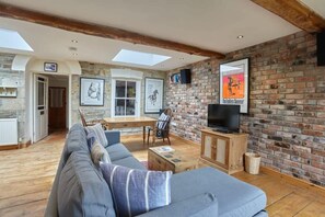 TV, offices - Cornish Cottage, St Agnes. Free Parking & Garden! (Cornwall)