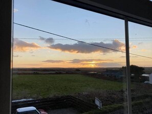 Interior - Cosy Flat, Sea Views , Short Walk to Shops & Pub (Sennen)