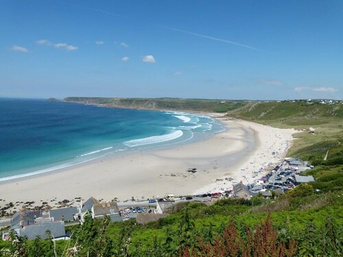 Cosy Flat, Sea Views , Short Walk to Shops & Pub