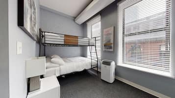 1 slaapkamer, een bureau, een strijkplank/strijkijzer, gratis wifi